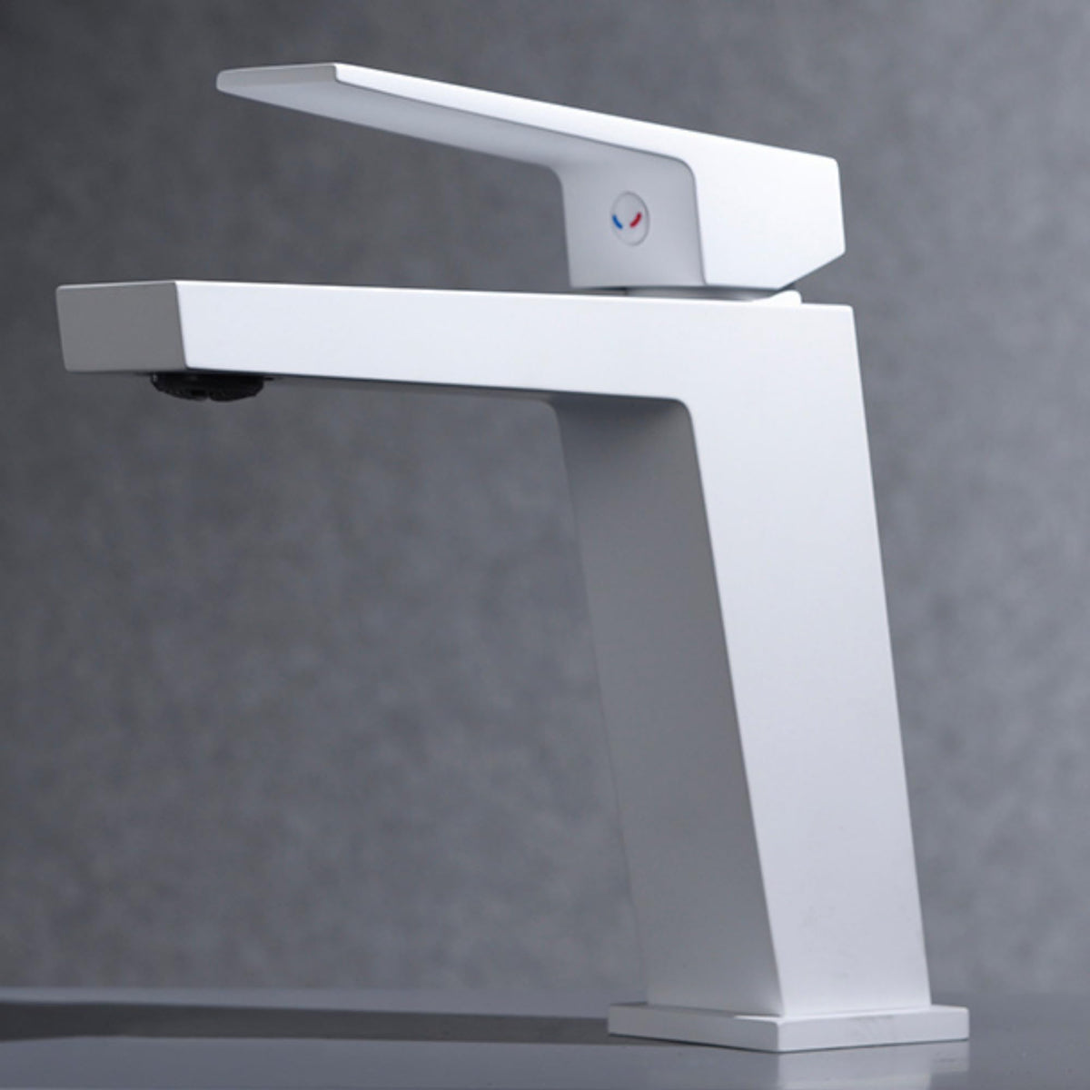 Low-spout single-lever basin mixer ART SERIES
