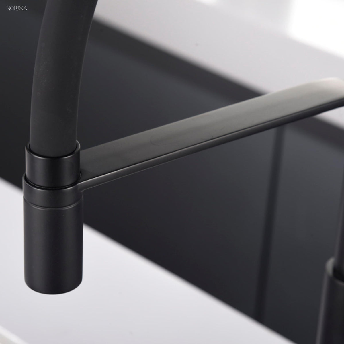 GRIFO DE COCINA EXTRAÍBLE SERIE SENA