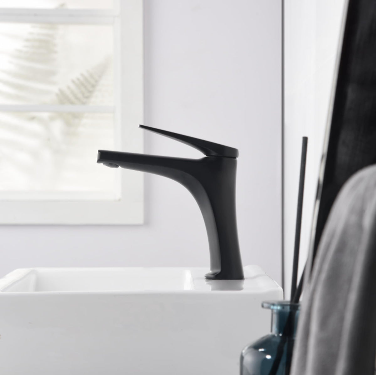 GRIFO LAVABO CAÑO BAJO MONOMANDO SERIE DELOS