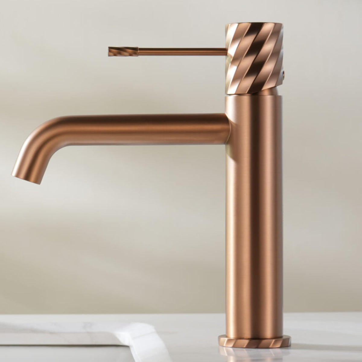Miscelatore monocomando per lavabo con canna bassa Serie BLESS