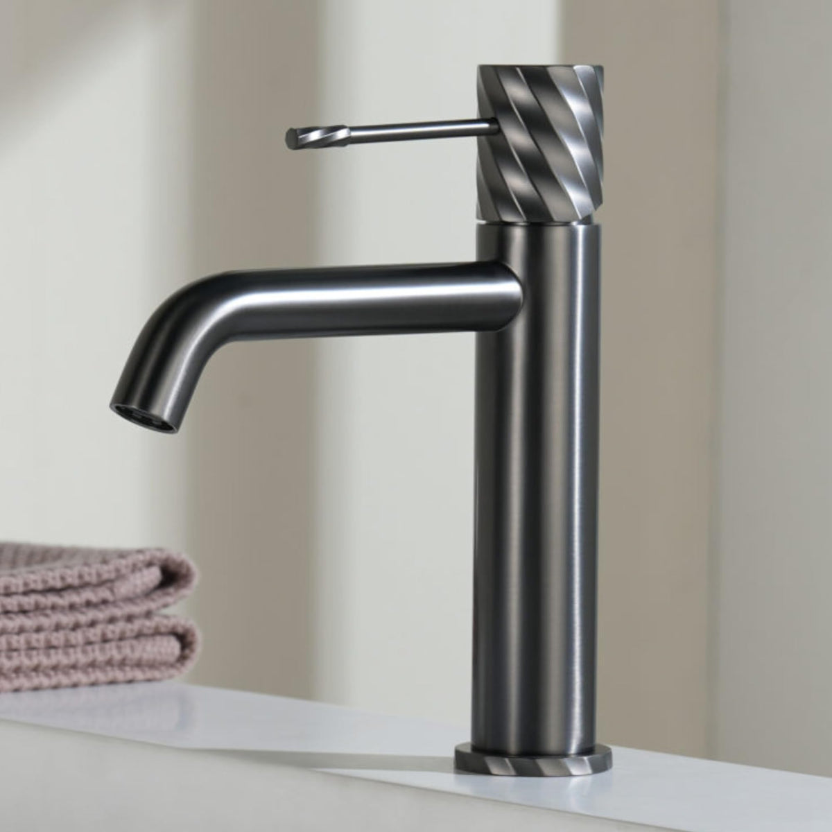 Miscelatore monocomando per lavabo con canna bassa Serie BLESS