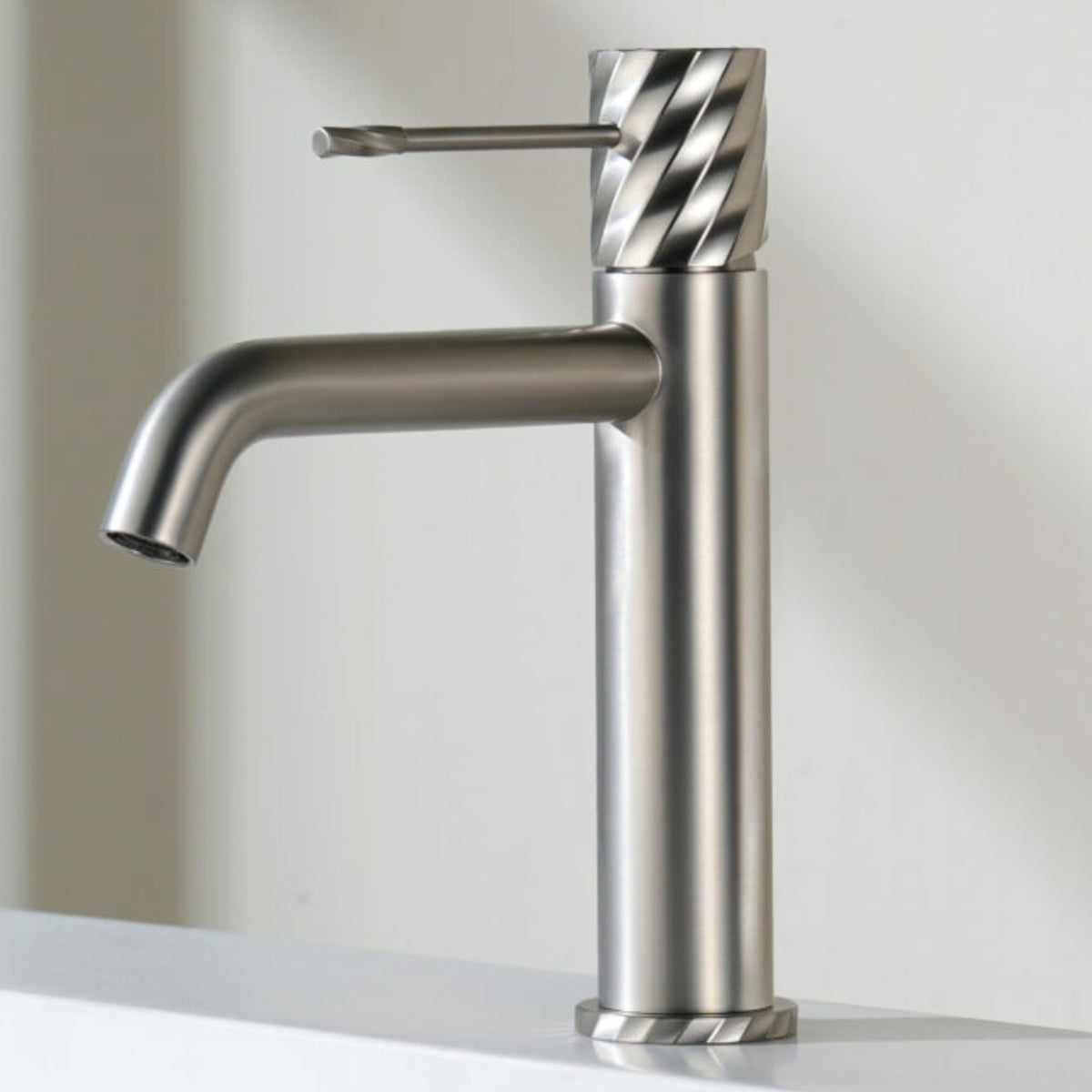 Miscelatore monocomando per lavabo con canna bassa Serie BLESS