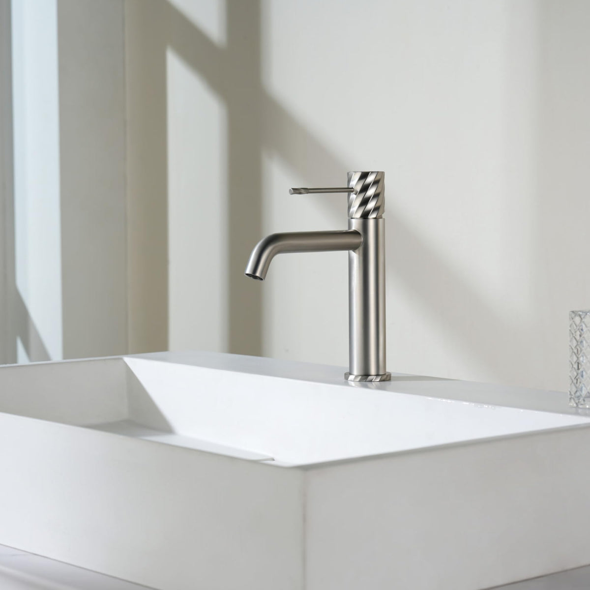 Miscelatore monocomando per lavabo con canna bassa Serie BLESS