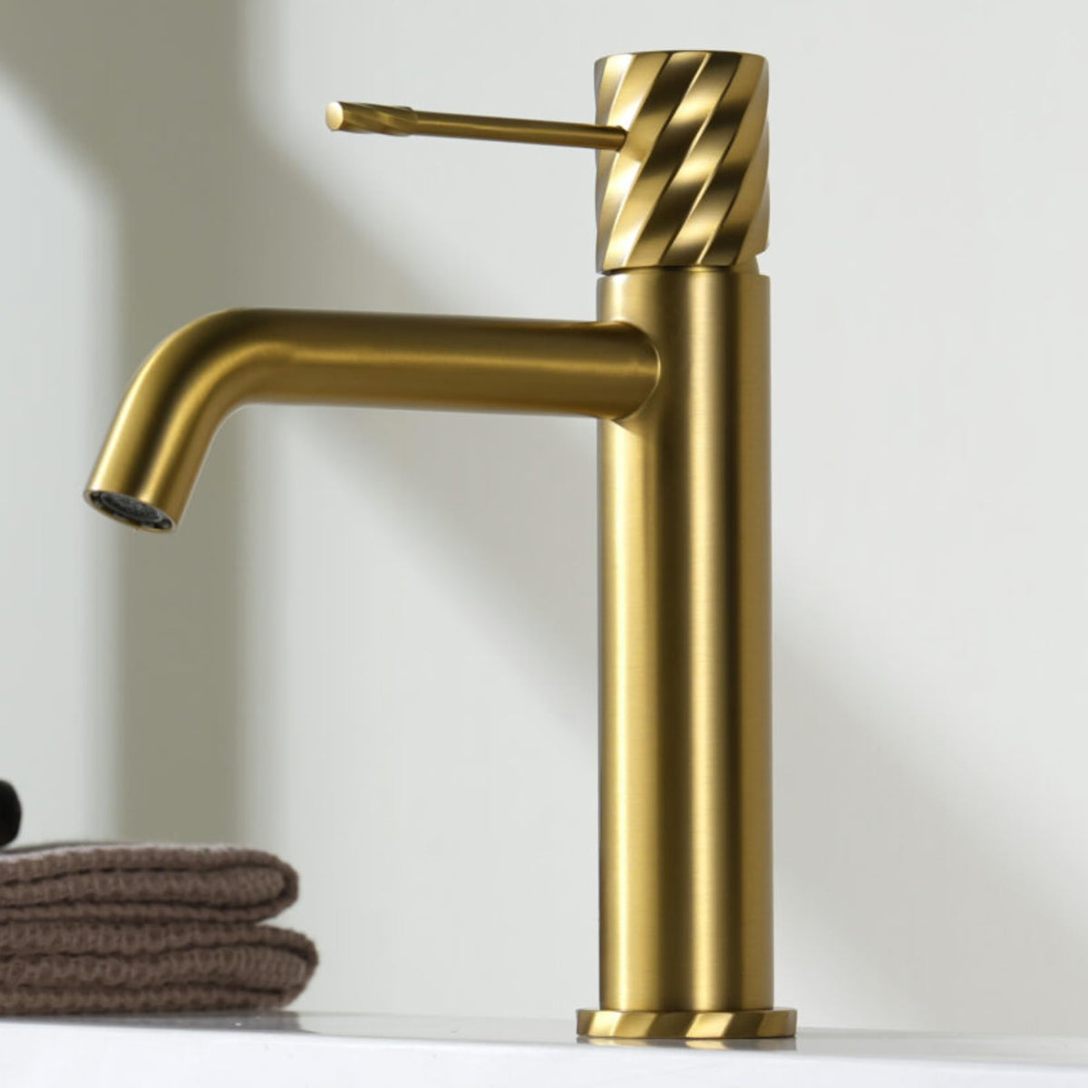 Miscelatore monocomando per lavabo con canna bassa Serie BLESS