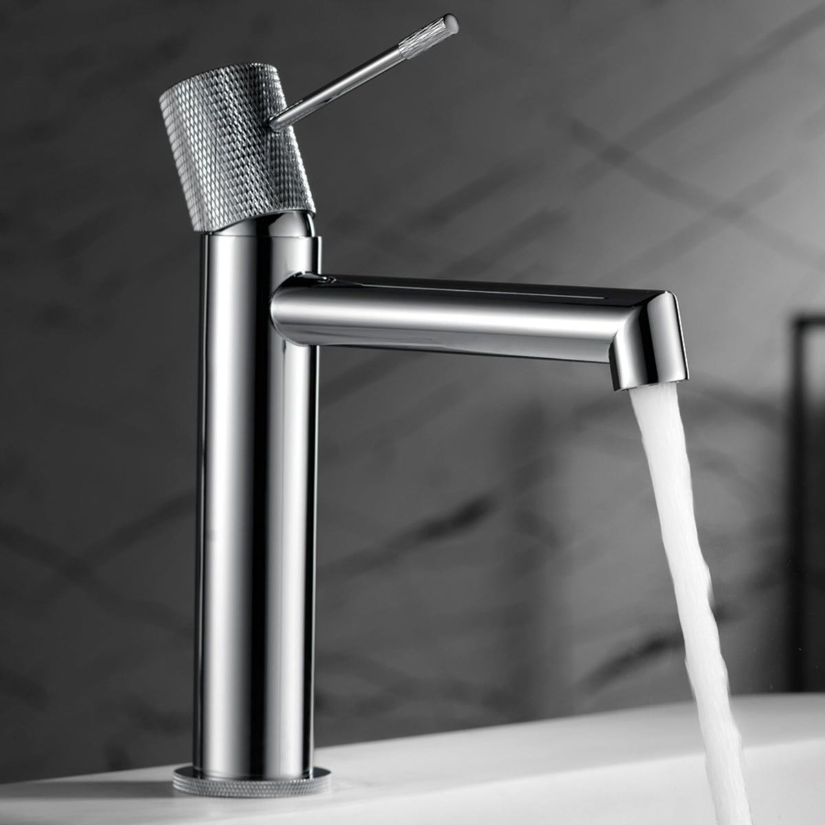 Low-spout single-lever basin mixer LINE SERIES