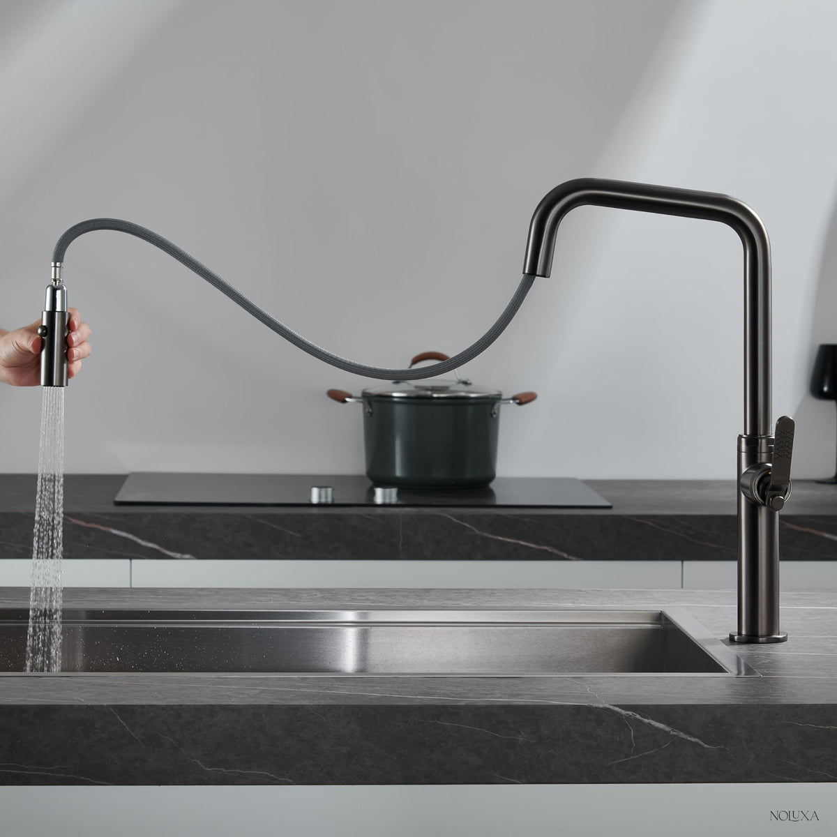 GRIFO DE COCINA EXTRAÍBLE CON DIFUSOR SERIE NIZA