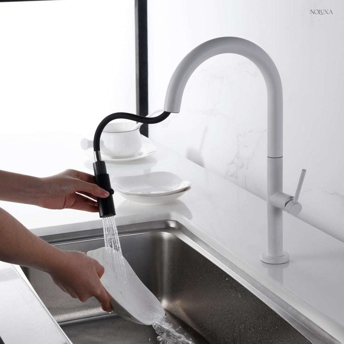 GRIFO DE COCINA EXTRAÍBLE CON DIFUSOR SERIE SAMOA