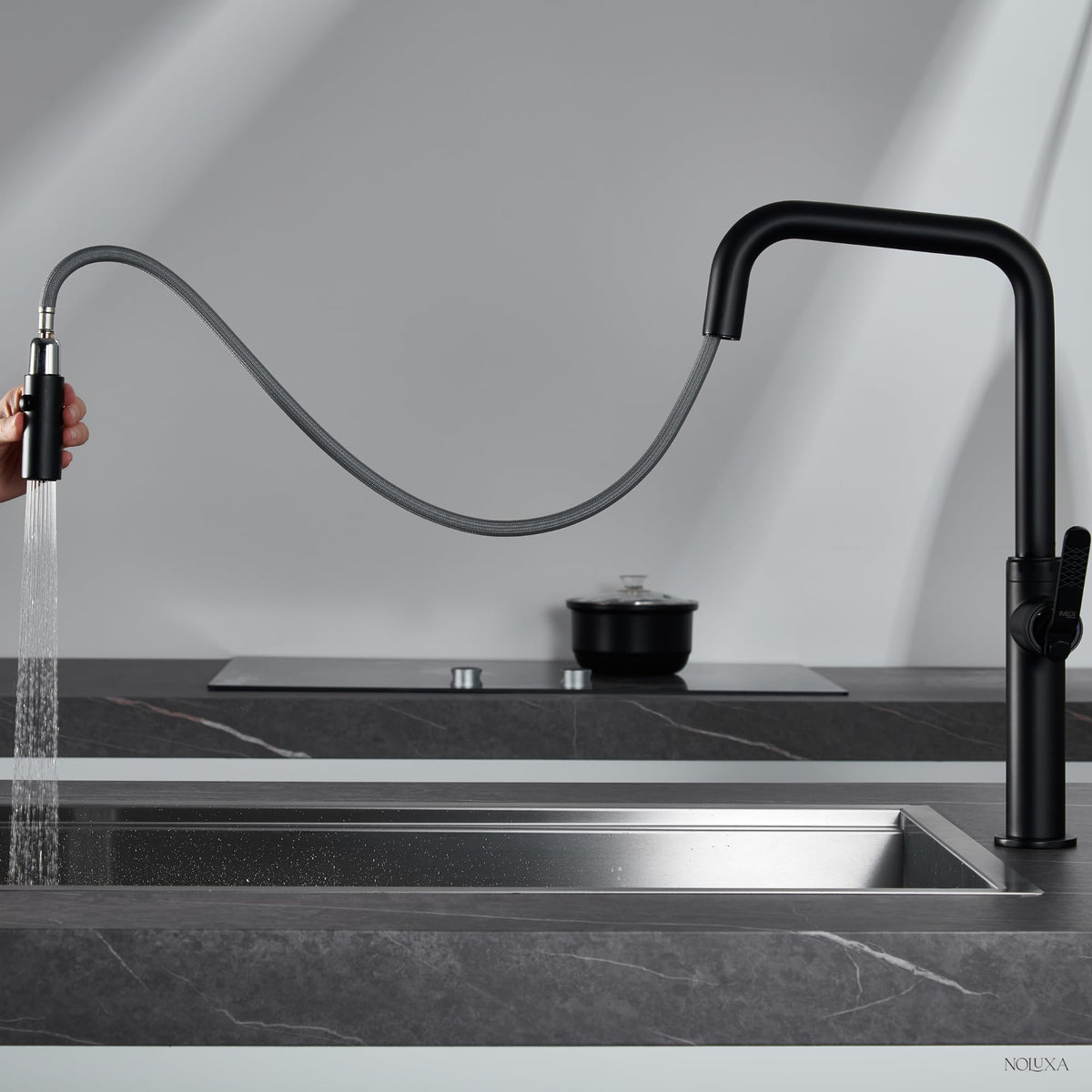 GRIFO DE COCINA EXTRAÍBLE CON DIFUSOR SERIE NIZA