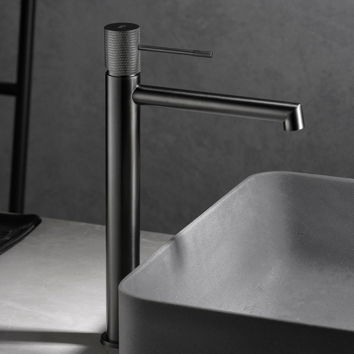 Mitigeur de lavabo à bec haut Série LINE