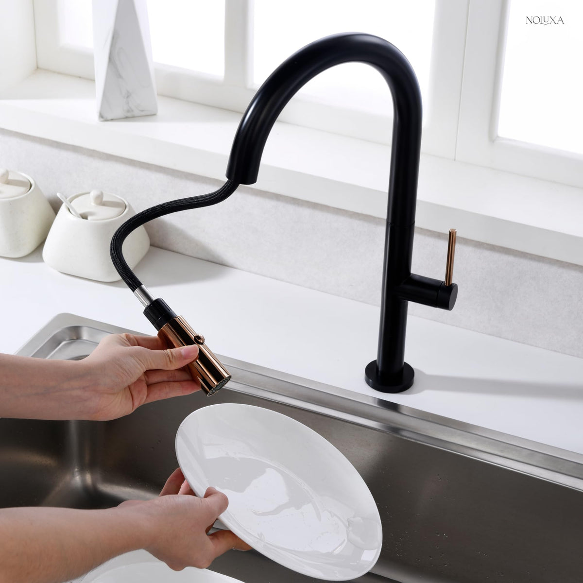 GRIFO DE COCINA EXTRAÍBLE CON DIFUSOR SERIE SAMOA