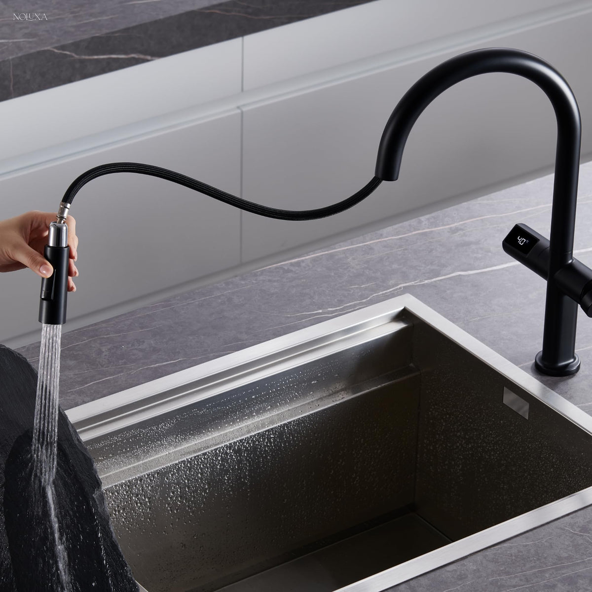 GRIFO DE COCINA EXTRAÍBLE CON DIFUSOR SERIE TURÍN
