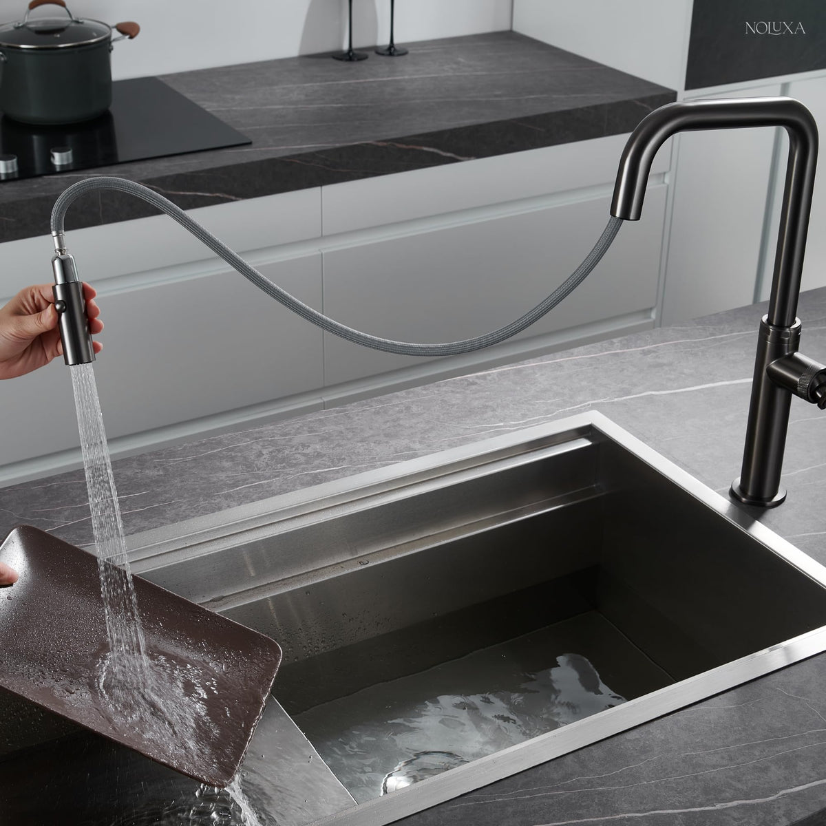 GRIFO DE COCINA EXTRAÍBLE CON DIFUSOR SERIE NIZA