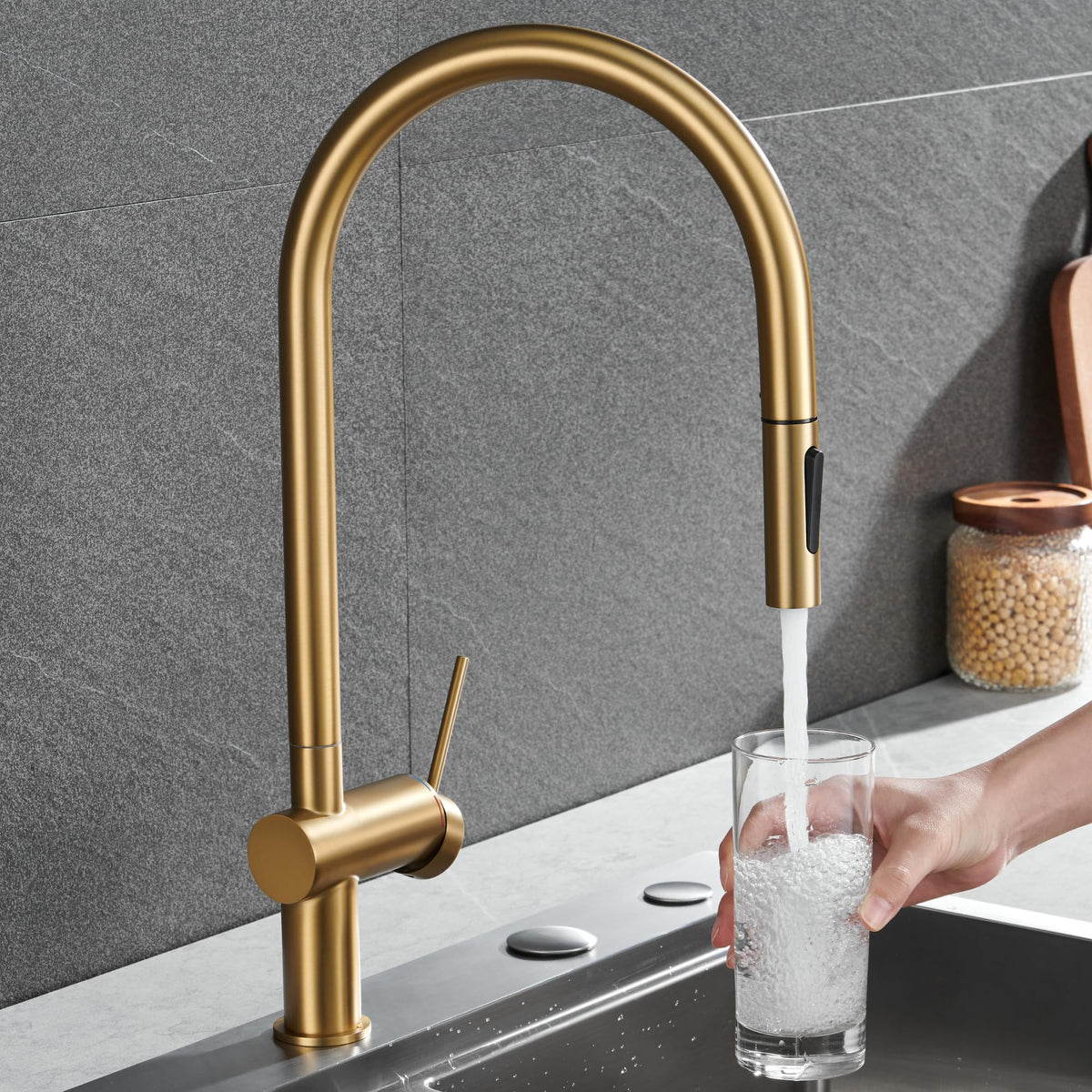 GRIFO DE COCINA EXTRAÍBLE CON DIFUSOR SERIE BERNA